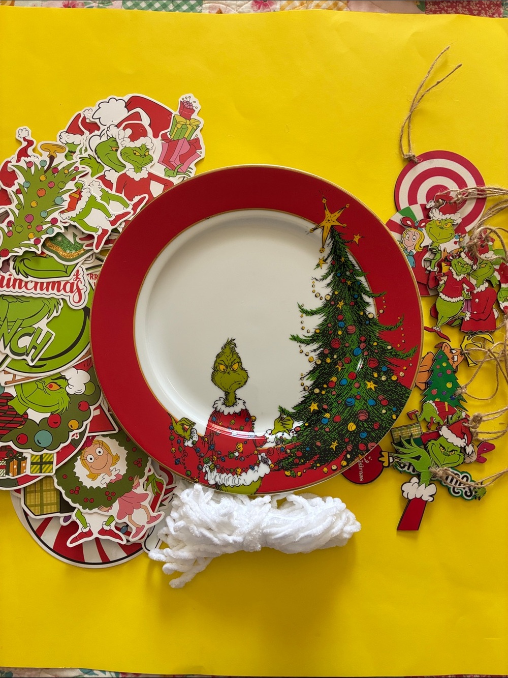 RESERVED FOR @jersee12…Grinch Bundle - Plate, DIY Garland, GiftTags/Ornamen - Picture 4 of 16